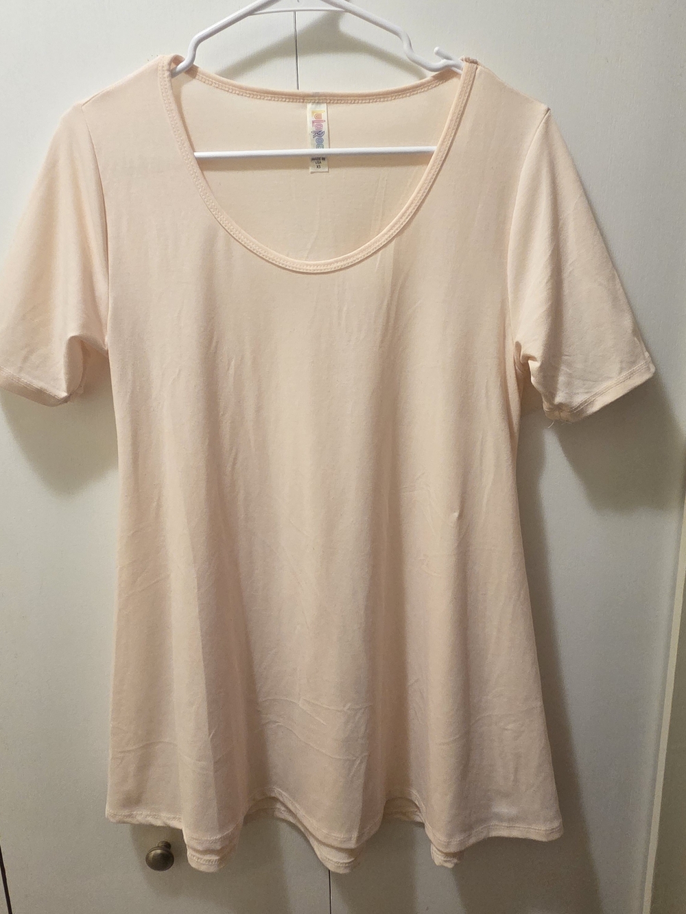 LuLaRoe Perfect T Cream Pinky Peach Scoop Neck Short Sleeve Swing Tee
